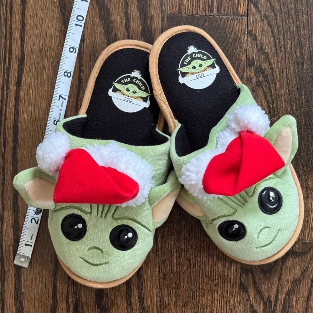 Star Wars Grogu Baby Yoda Kids XL‎ 2-3 Plush Slippers Santa Hat Holiday NWOT